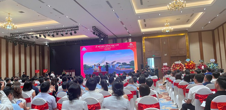 Giỏ hàng đầu tiên của Hồng Hạc thu hút hàng trăm nhà đầu tư
