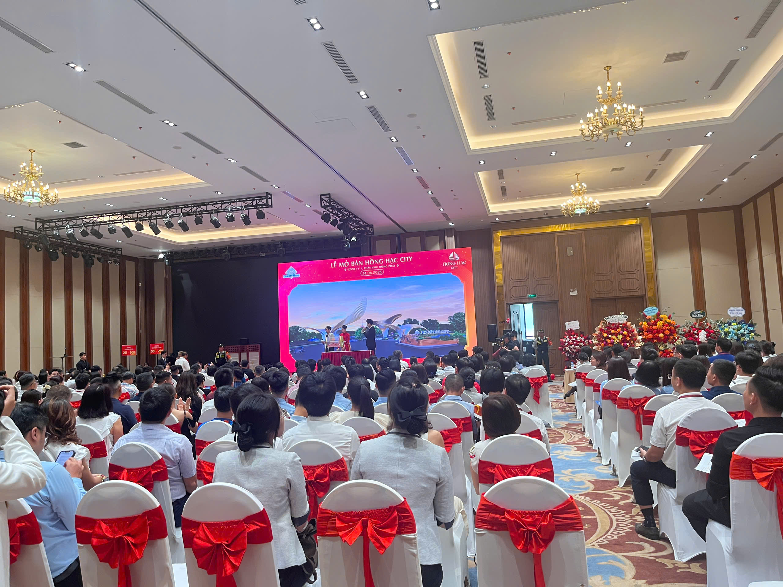 Giỏ hàng đầu tiên của Hồng Hạc thu hút hàng trăm nhà đầu tư